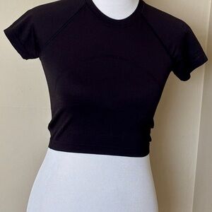 NOT FOR SALE 

Lululemon Athletica Swiftly Tech 2.0 Short Sleeve Crop Tee